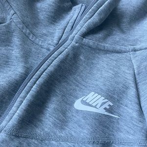 Light grey Nike zip-up, size small fits big, barely worn in great condition
